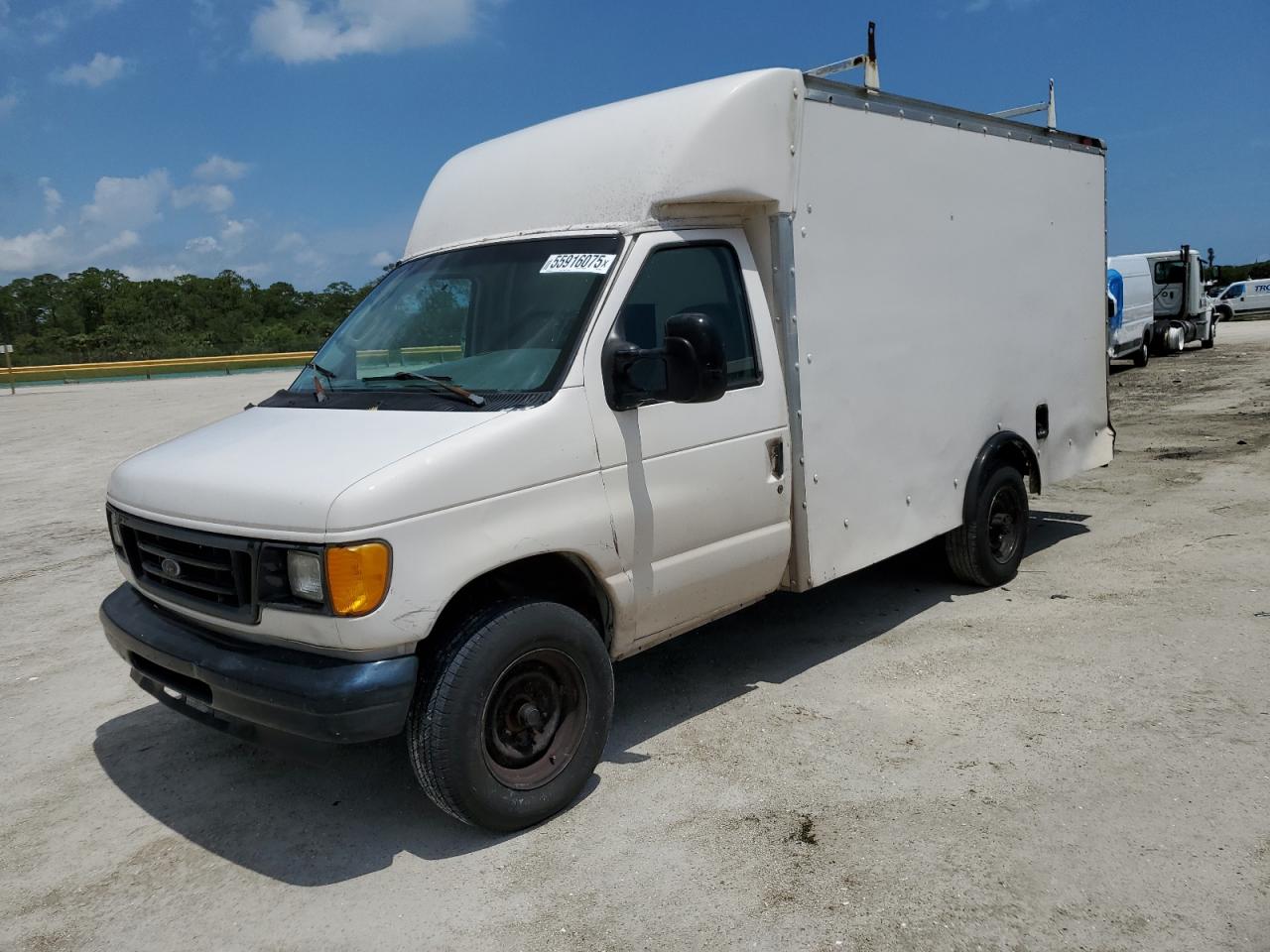 2004 Ford Econoline E350 Super Duty Cutaway Van للبيع في Fort Pierce، FL - Side