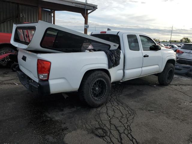 Pickups TOYOTA TACOMA 2017 Biały