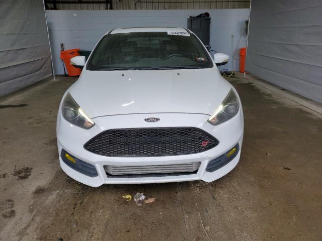 Хетчбеки FORD FOCUS 2016 Білий