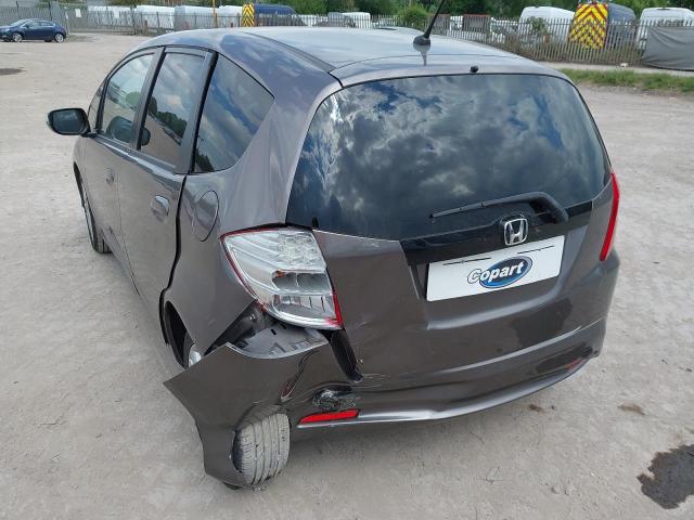 2014 HONDA JAZZ ES +