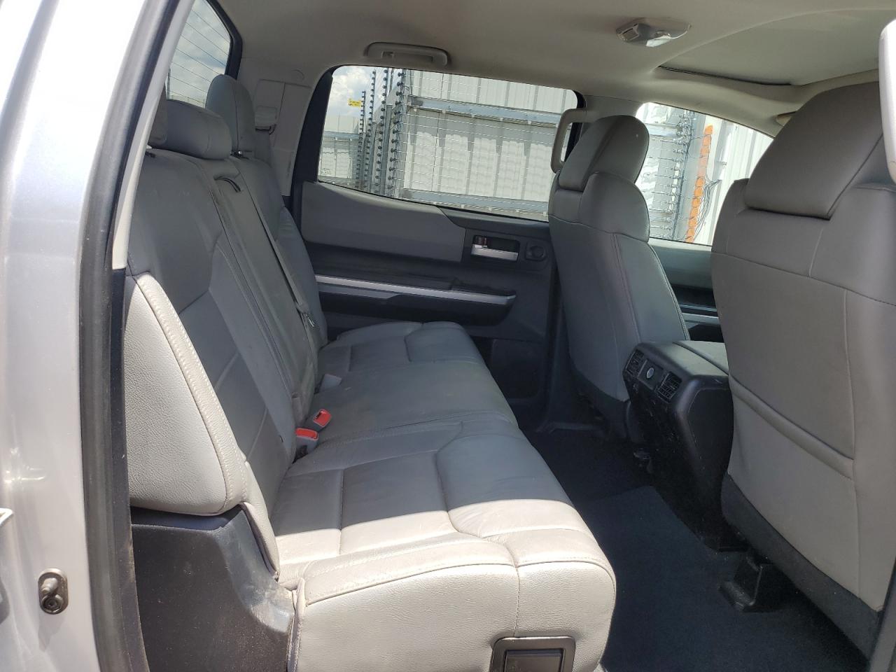 2015 Toyota Tundra Crewmax Limited VIN: 5TFHW5F1XFX418676 Lot: 56924925