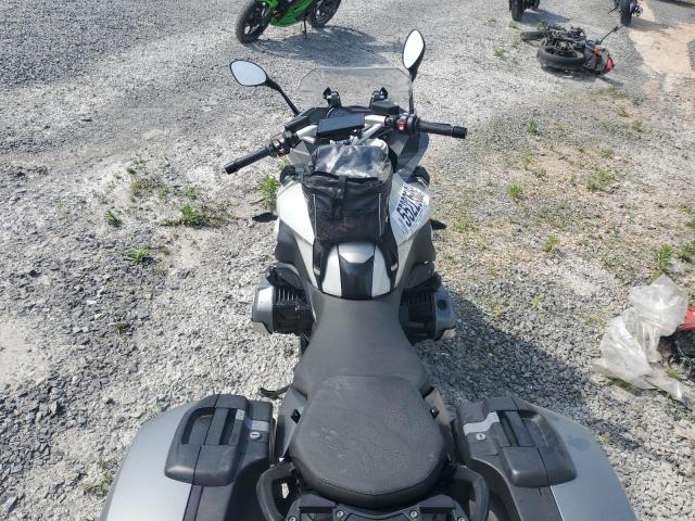  BMW R-SERIES 2018 Серебристый