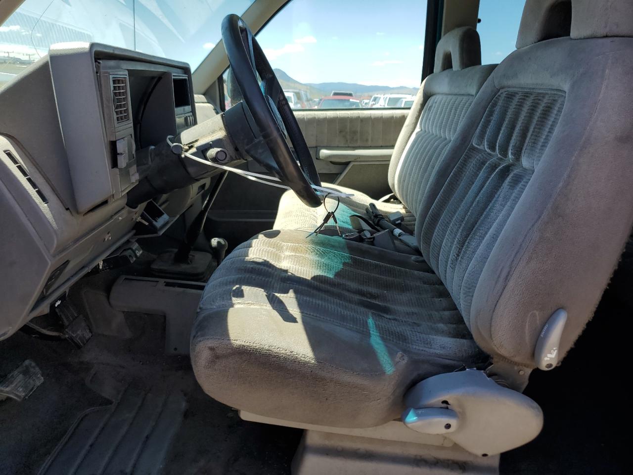 1994 Chevrolet Gmt-400 K2500 VIN: 2GCFK29K0R1183860 Lot: 57499835