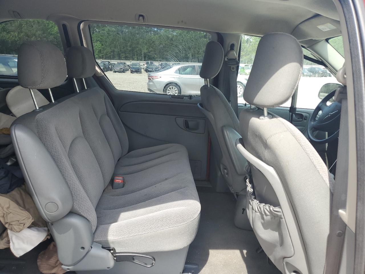 2006 Chrysler Town & Country - Image 11