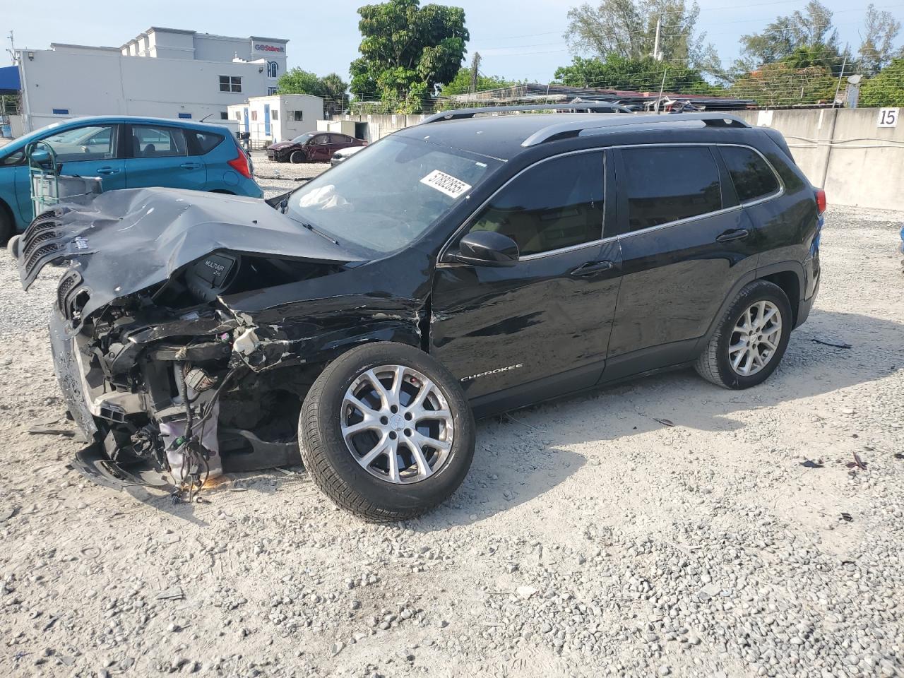 2015 Jeep Cherokee Latitude for Sale in Opa Locka, FL - Front End