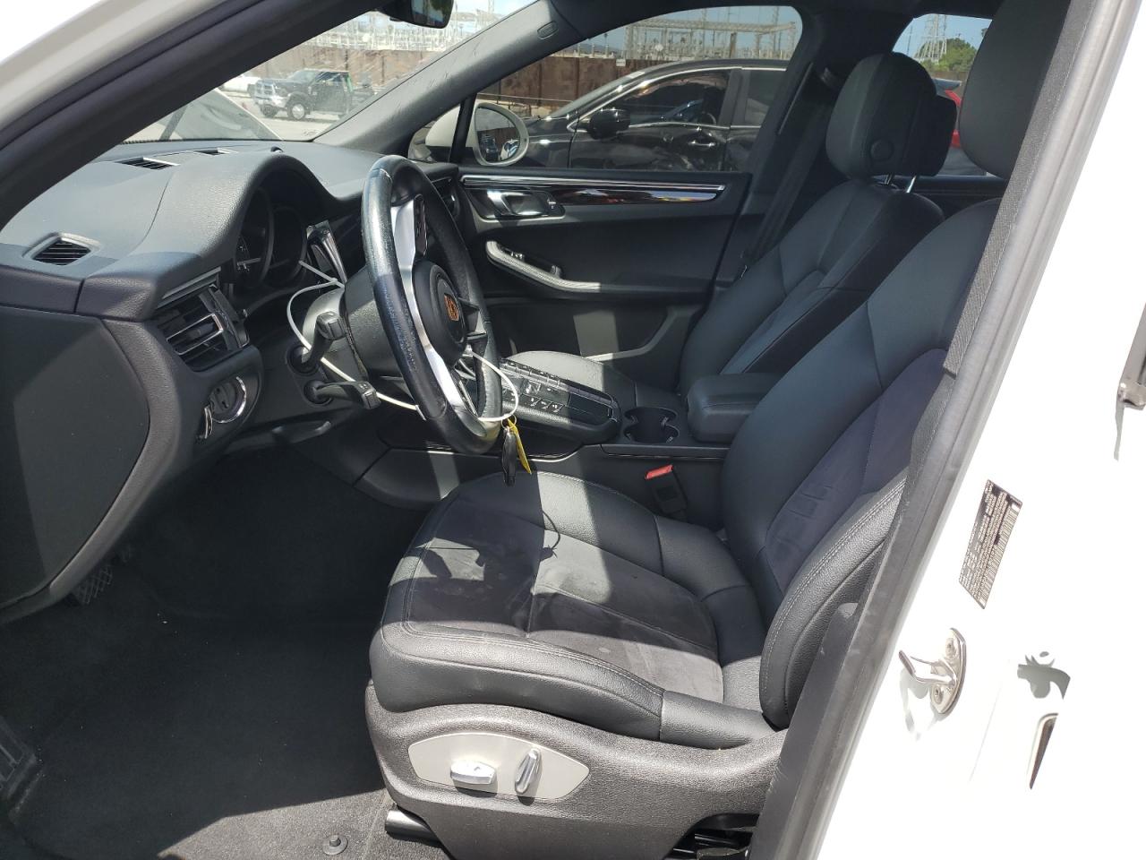 2020 Porsche Macan VIN: WP1AA2A55LLB01916 Lot: 55700165