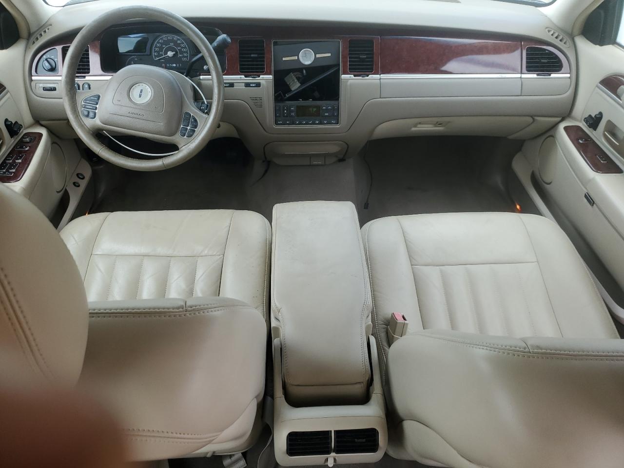 2004 Lincoln Town Car Executive VIN: 1LNHM81W24Y607951 Lot: 57070295