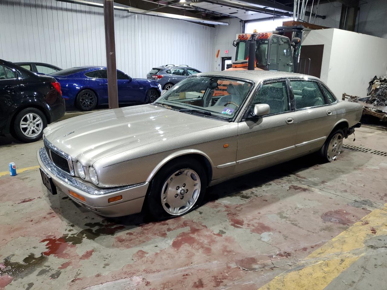 1997 Jaguar Xj6 за продажба в Marlboro, NY - Rear End