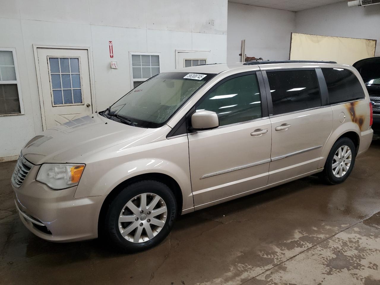 2014 Chrysler Town & Country Touring იყიდება Davison-ში, MI - Burn