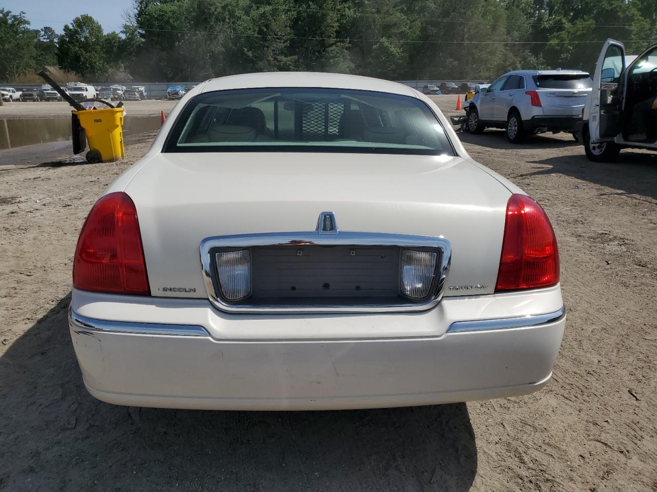 2007 Lincoln Town Car Designer VIN: 1LNHM83V27Y605657 Lot: 56682015