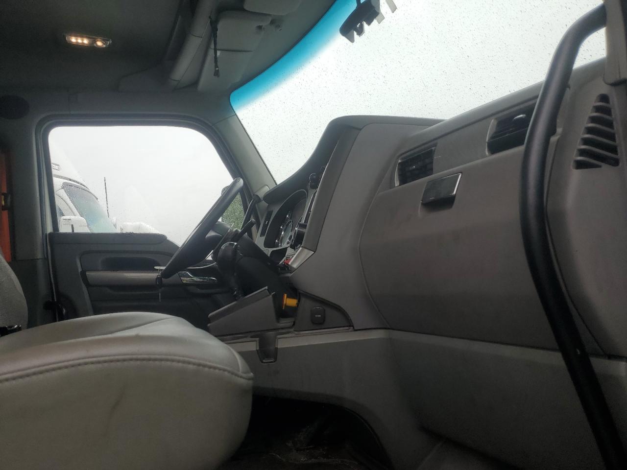 KENWORTH All Models 2014 VIN 1XKYA48X5EJ403017 фото 5