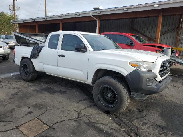 Pickups TOYOTA TACOMA 2017 Biały