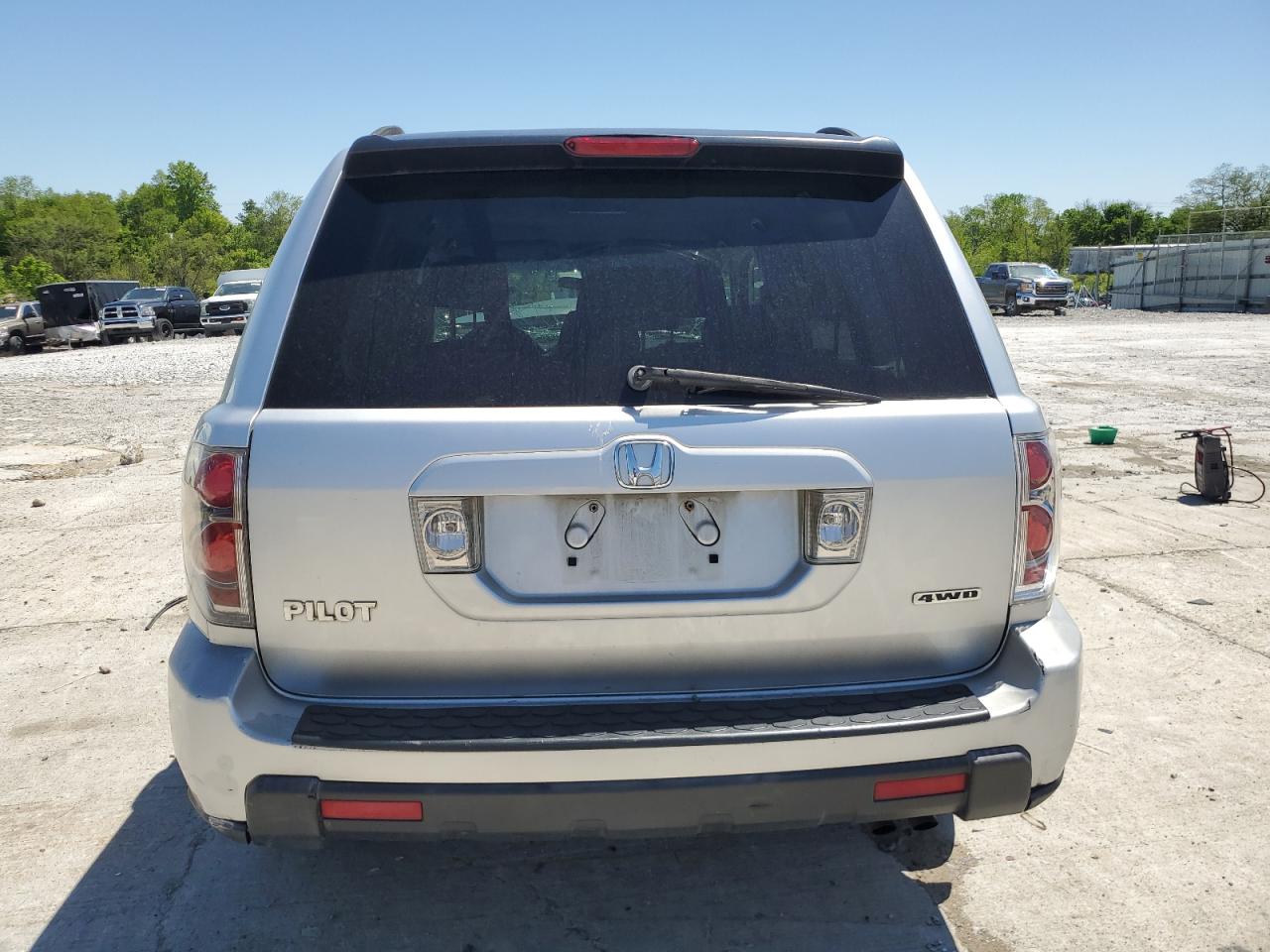 2007 Honda Pilot Lx VIN: 5FNYF18117B010892 Lot: 56334945