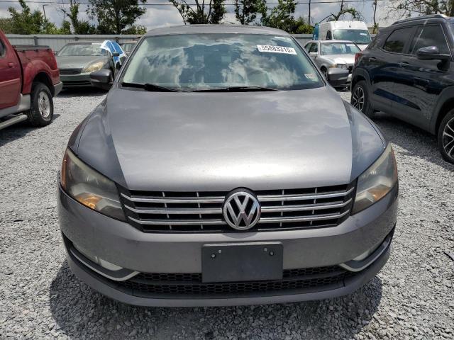 Sedans VOLKSWAGEN PASSAT 2013 Szary
