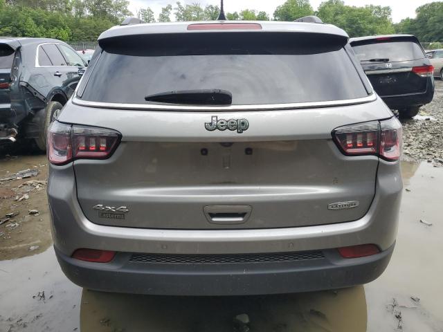  JEEP COMPASS 2018 Srebrny