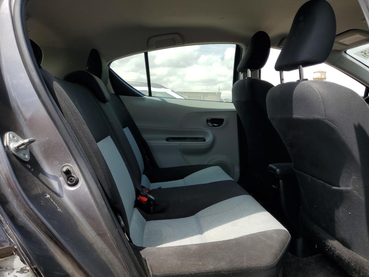 2013 Toyota Prius C VIN: JTDKDTB37D1047063 Lot: 56531465