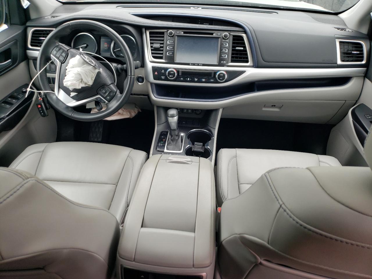 5TDKZRFH2KS349094 2019 Toyota Highlander Se