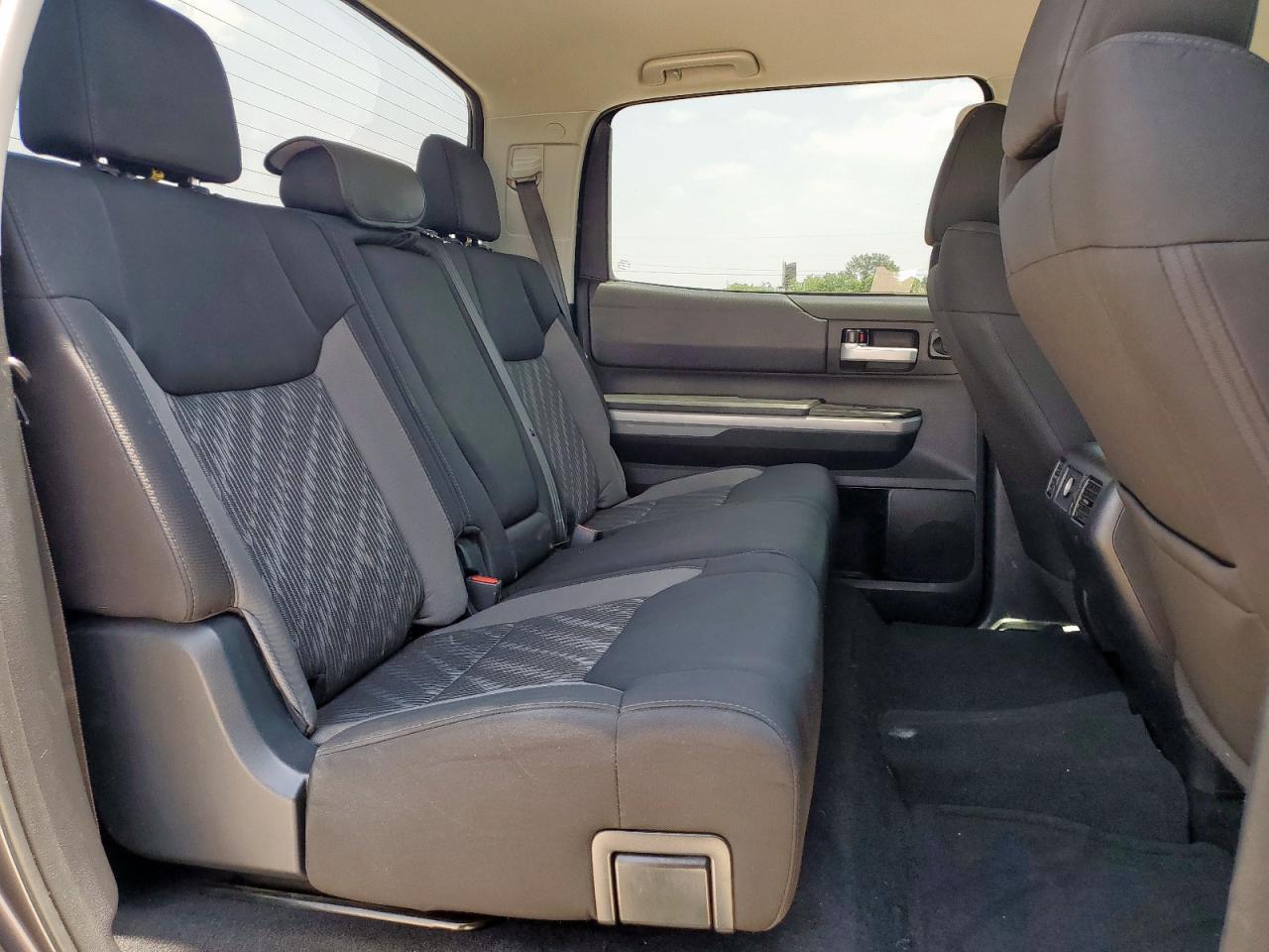 2018 Toyota Tundra Crewmax Sr5 VIN: 5TFEM5F11JX124097 Lot: 56690675