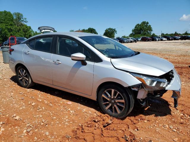  NISSAN VERSA 2021 Srebrny