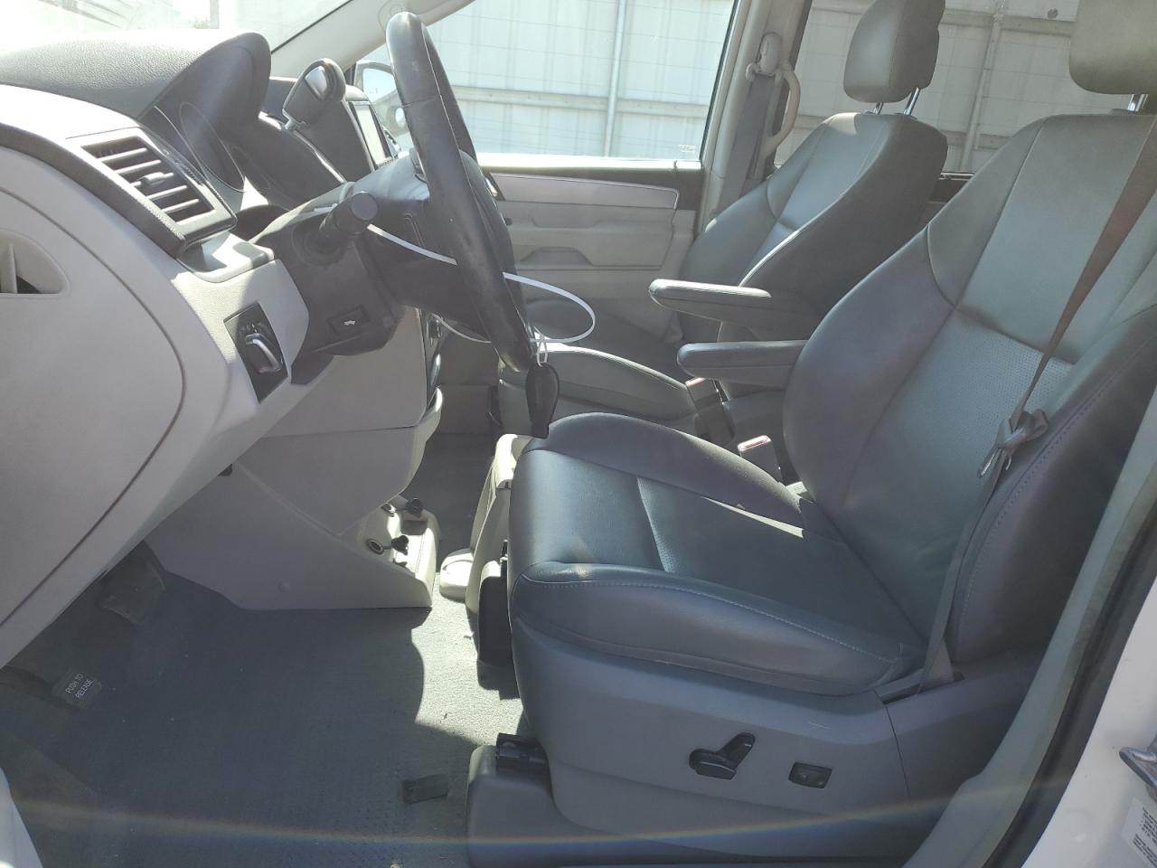 2011 Volkswagen Routan Se VIN: 2V4RW3DG5BR739944 Lot: 56787495