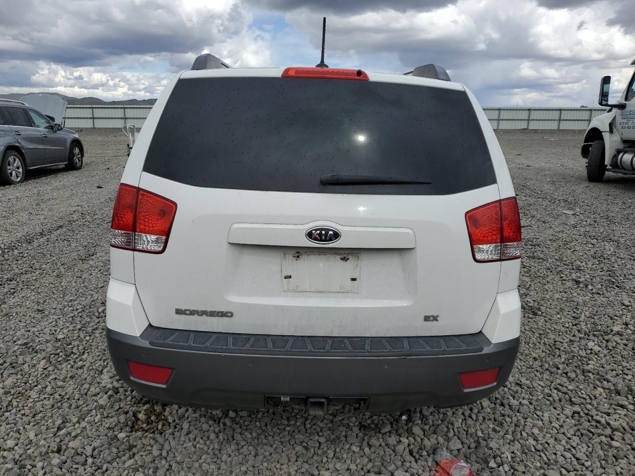 2009 Kia Borrego Lx VIN: KNDJJ741195027768 Lot: 56715835