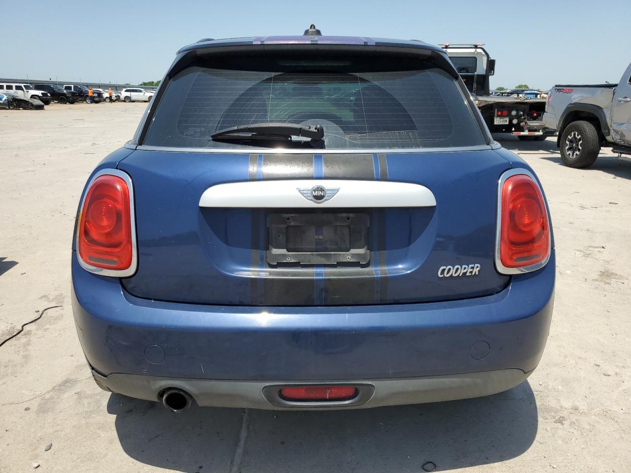 2015 Mini Cooper VIN: WMWXS5C56FT829527 Lot: 56781855