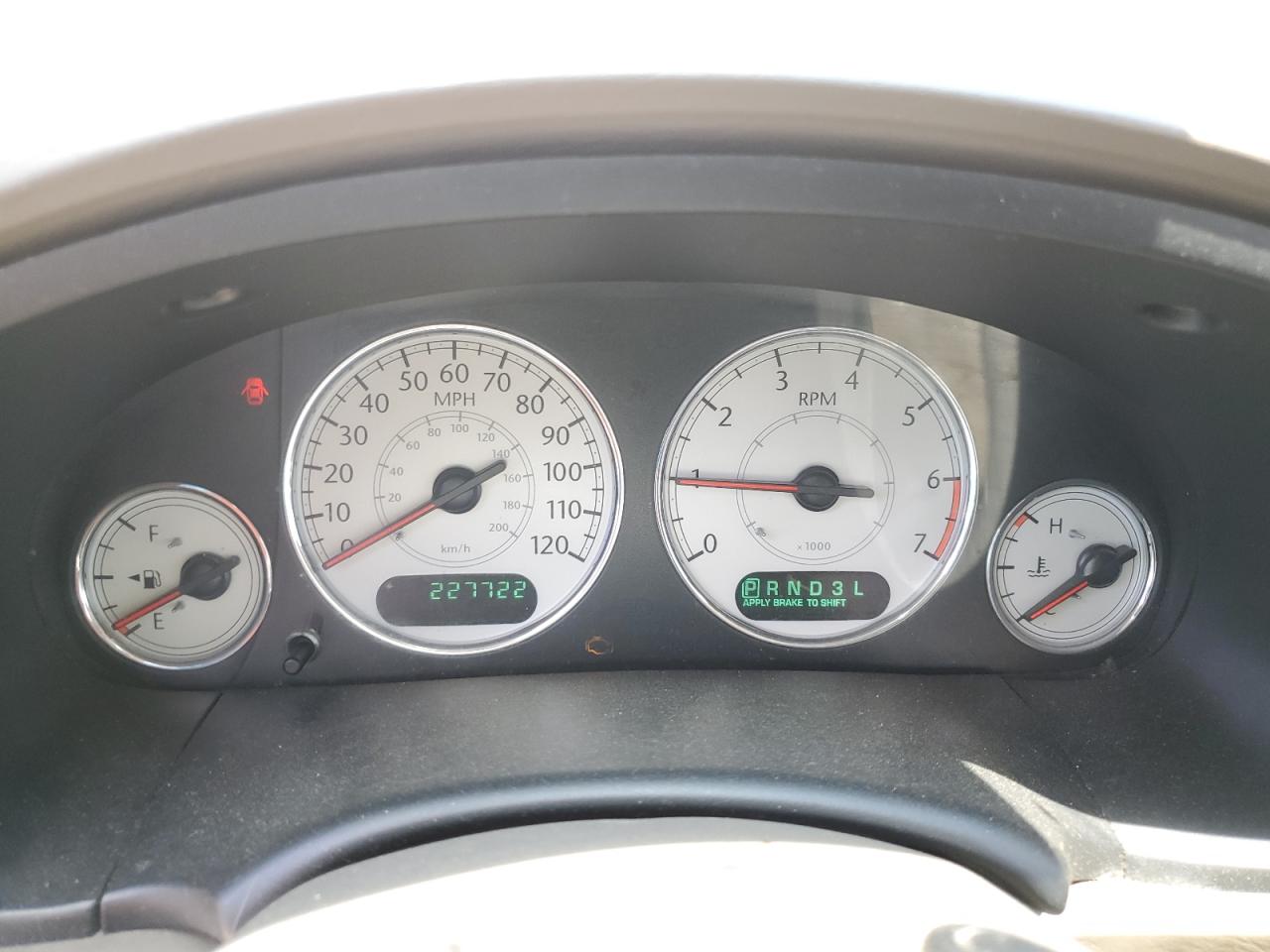 2005 Chrysler Town & Country Limited VIN: 2C8GP64L15R447546 Lot: 56582385