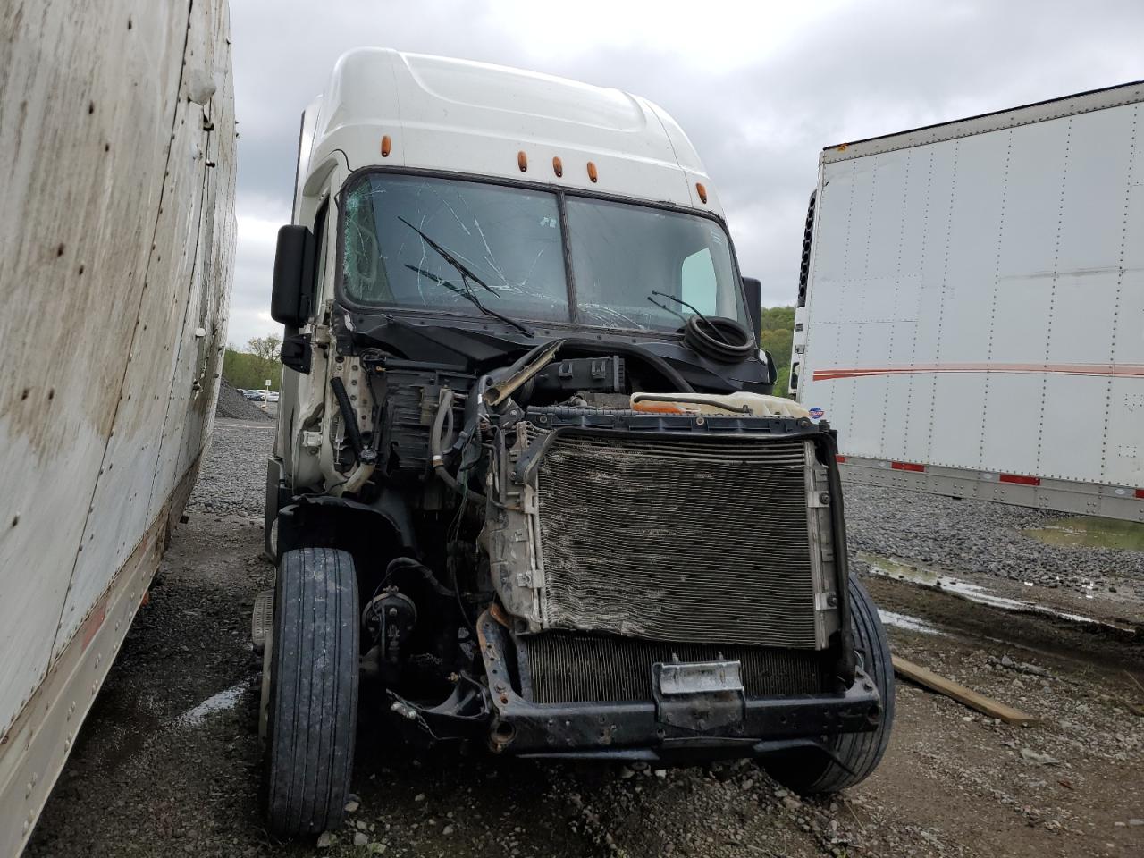 2016 Freightliner Cascadia 125 Semi Truck for Sale in Ellwood City, PA - Front End