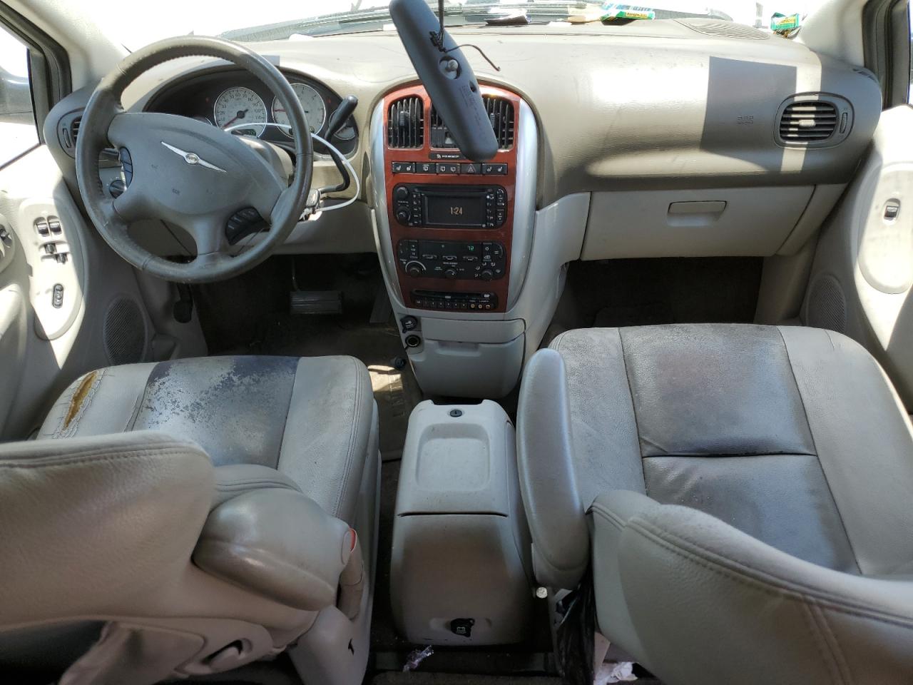 2005 Chrysler Town & Country Limited VIN: 2C8GP64L15R447546 Lot: 56582385