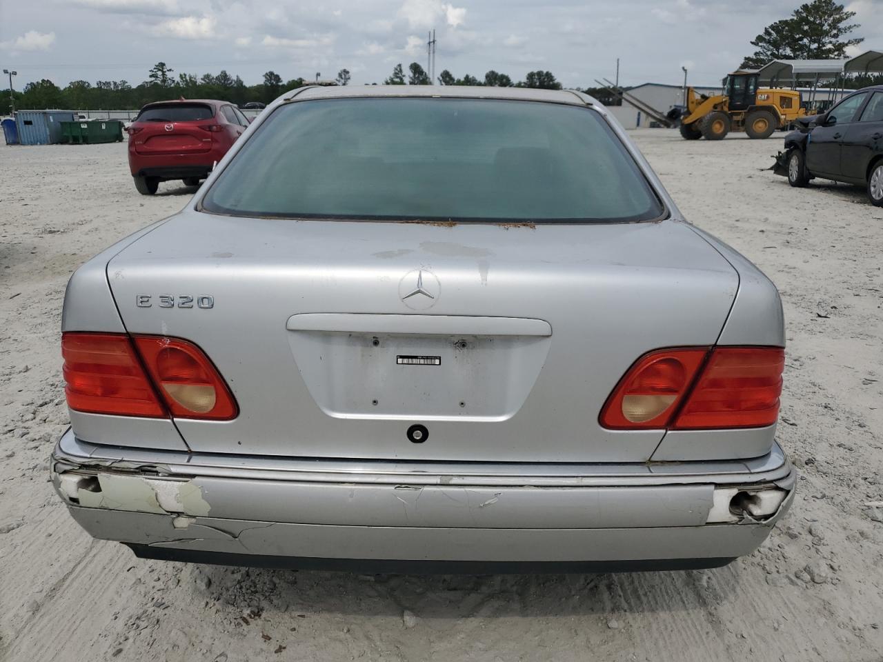 1998 Mercedes-Benz E 320 VIN: WDBJF65F0WA622702 Lot: 54737825