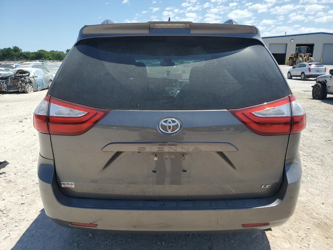 2018 Toyota Sienna Le VIN: 5TDKZ3DC2JS931988 Lot: 57171565