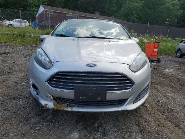 Седани FORD FIESTA 2014 Сріблястий