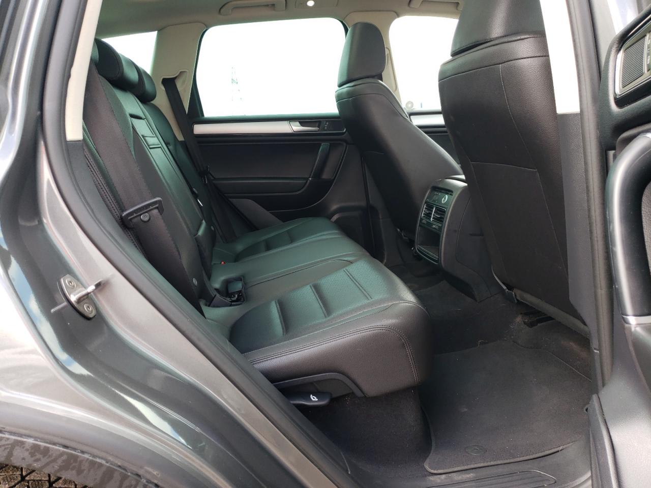 2015 Volkswagen Touareg V6 Tdi VIN: WVGEP9BP9FD005856 Lot: 55834415