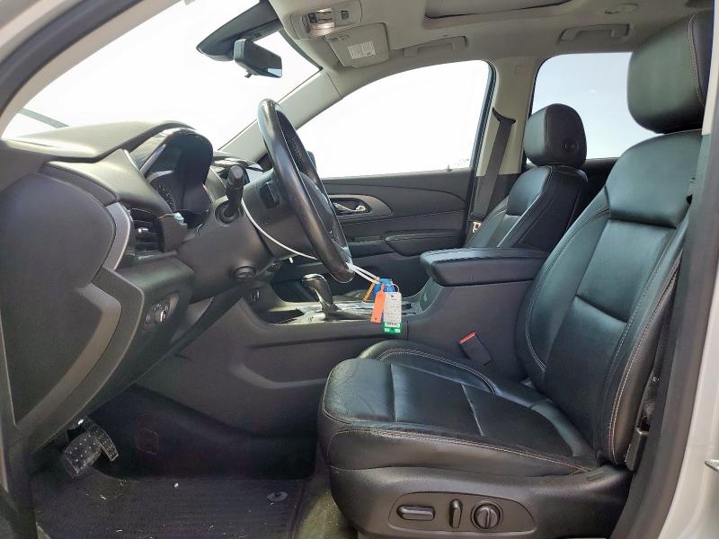  CHEVROLET TRAVERSE 2020 Серебристый