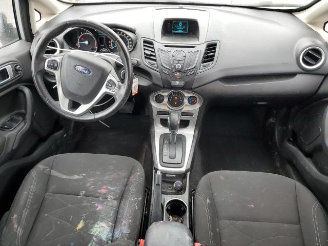 Sedans FORD FIESTA 2016 Srebrny