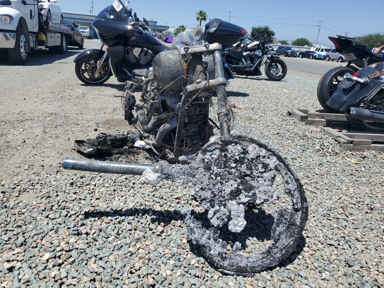 HARLEY-DAVIDSON FXLR LOW R 2018 VIN 1HD1YNJ35JC040110 photo 2