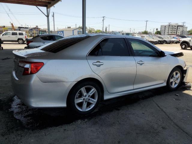  TOYOTA CAMRY 2014 Srebrny
