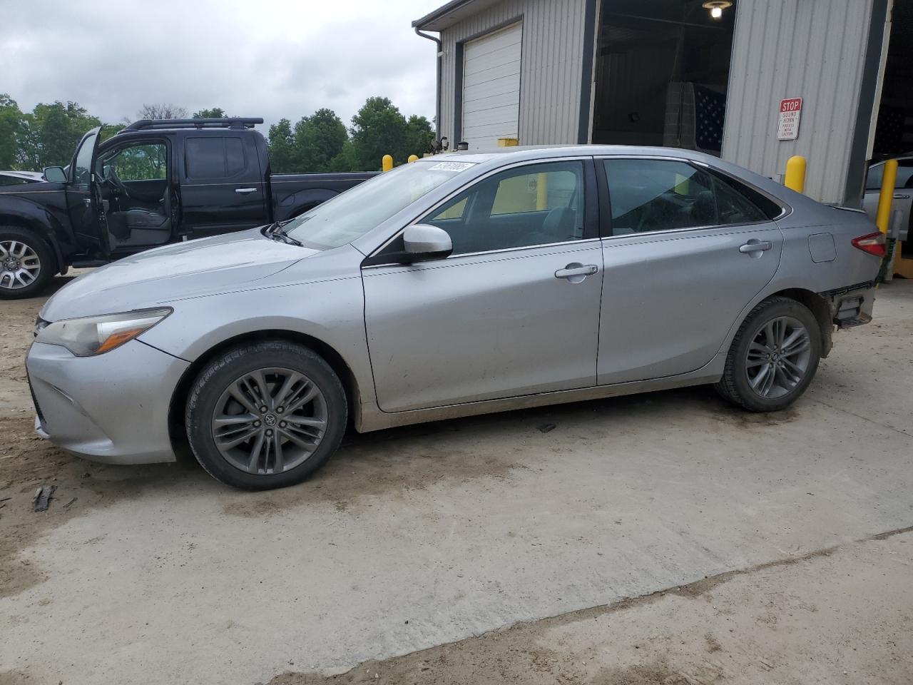 Columbia, MO에서 판매 중인 2017 Toyota Camry Le - Rear End