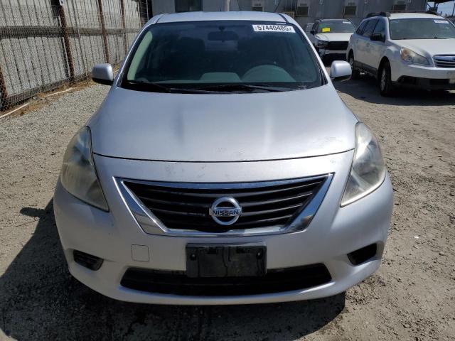  NISSAN VERSA 2014 Srebrny