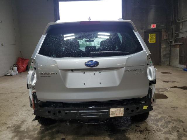  SUBARU FORESTER 2018 Серебристый