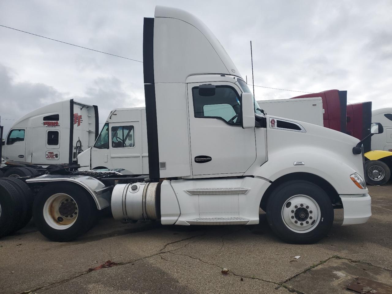 2015 Kenworth T680 Semi Truck en Venta en Moraine, OH - Minor Dent/Scratches