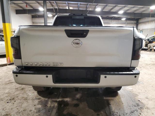 Pickups NISSAN TITAN 2016 Srebrny