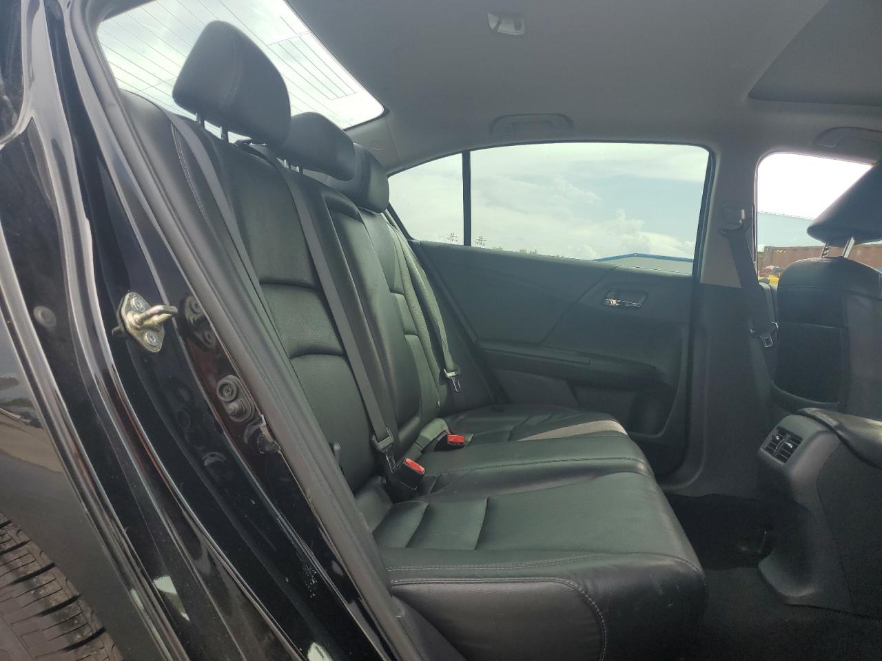 2017 Honda Accord Exl VIN: 1HGCR2F8XHA008951 Lot: 58899995