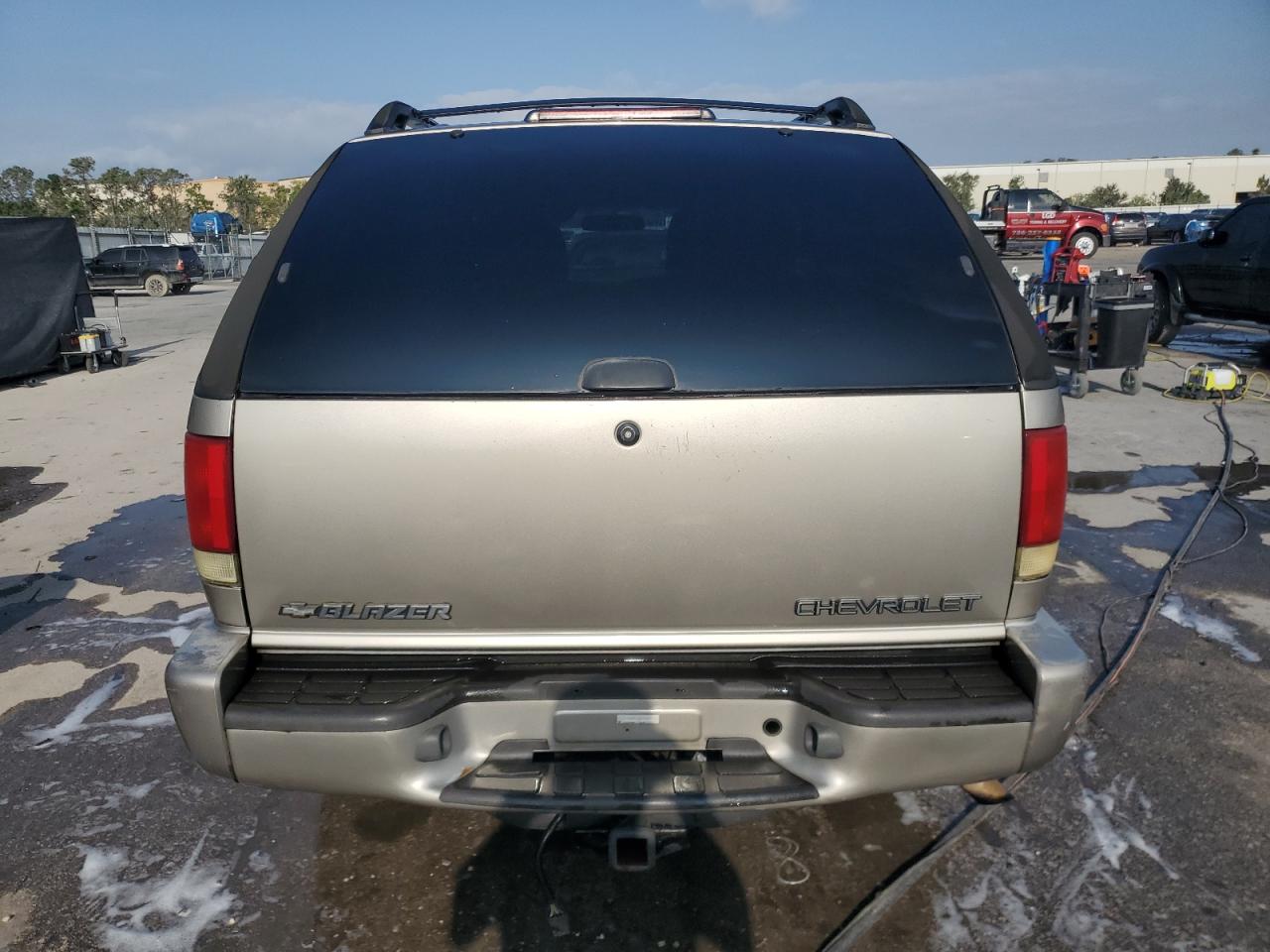 2002 Chevrolet Blazer VIN: 1GNCS18W52K214535 Lot: 55815465