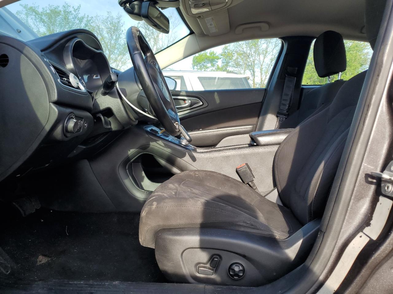 2015 Chrysler 200 Limited VIN: 1C3CCCAB2FN676407 Lot: 80158495