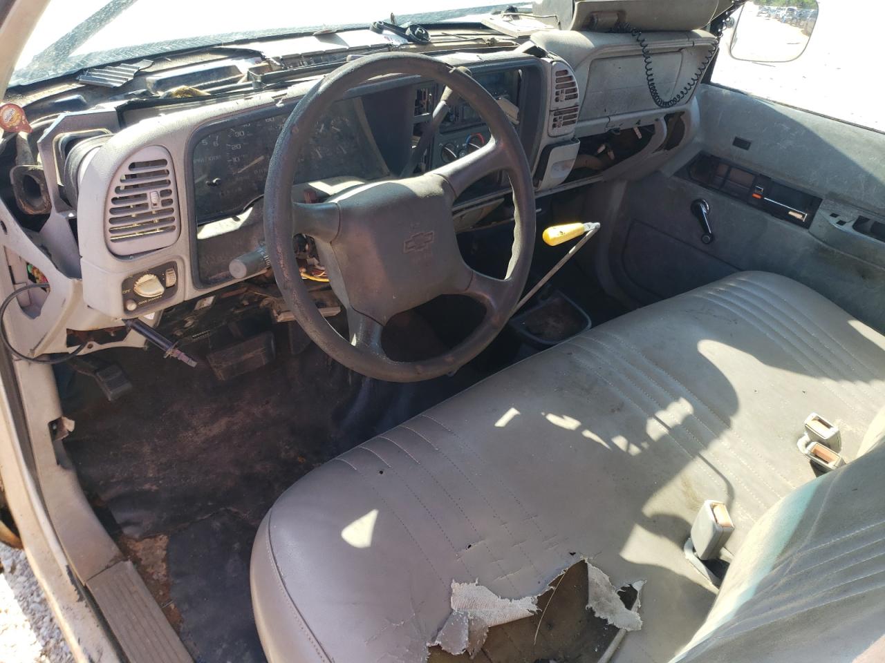 1998 Chevrolet Gmt-400 C2500 VIN: 1GCFC24M2WZ196442 Lot: 58402155