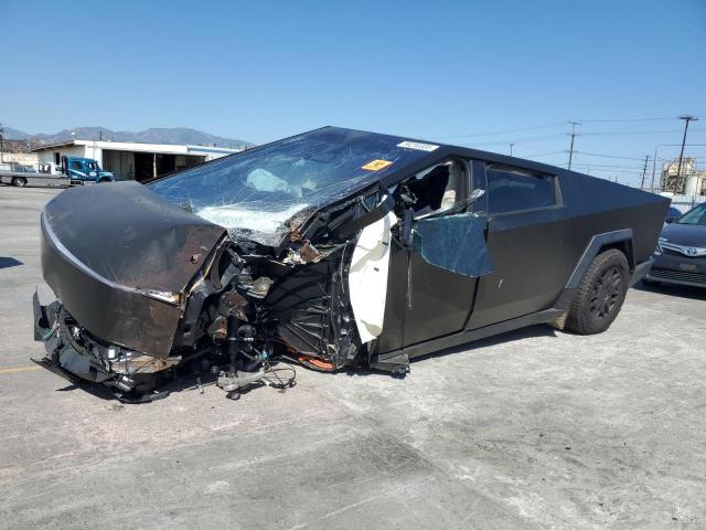 TESLA CYBERTRUCK 2025