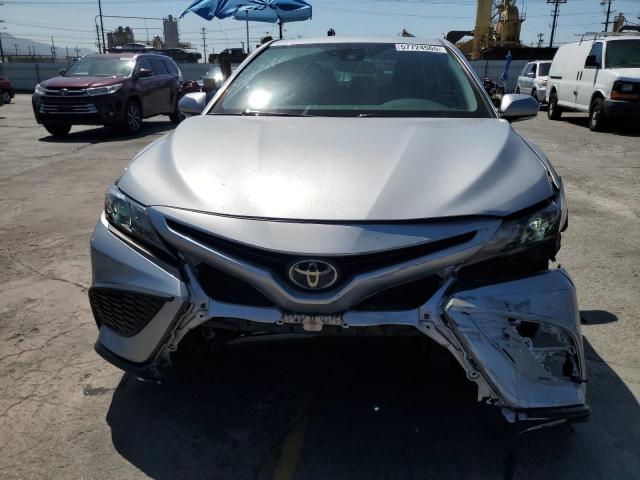  TOYOTA CAMRY 2021 Srebrny
