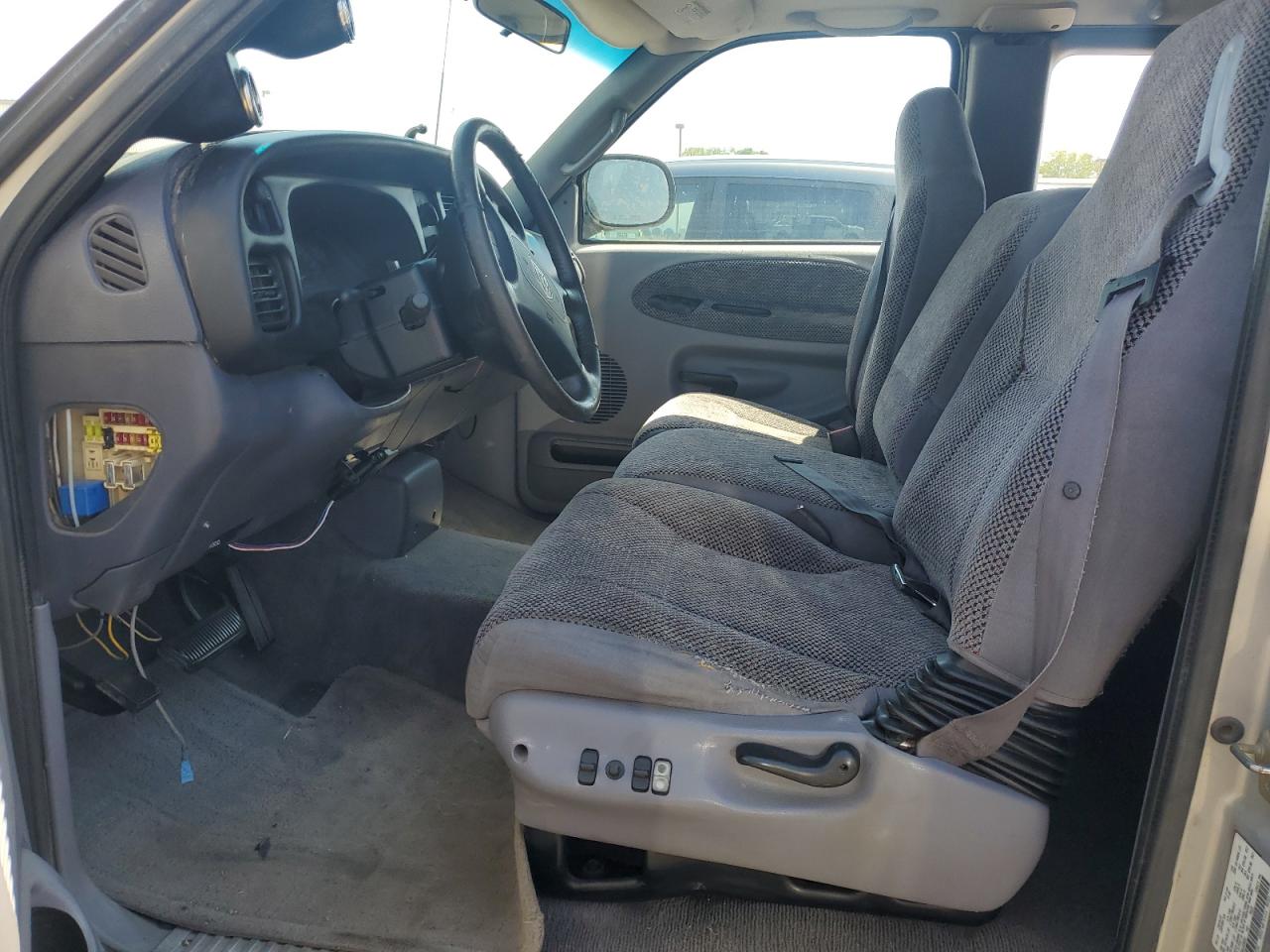 1998 Dodge Ram 2500 VIN: 1B7KC236XWJ220051 Lot: 56236955