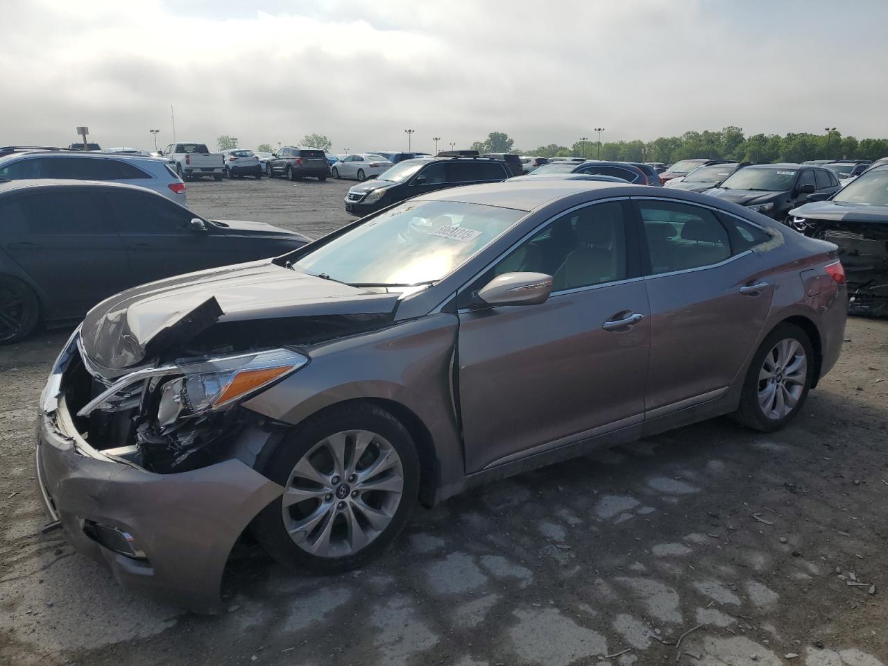 2013 Hyundai Azera zu verkaufen in Indianapolis, IN - Front End